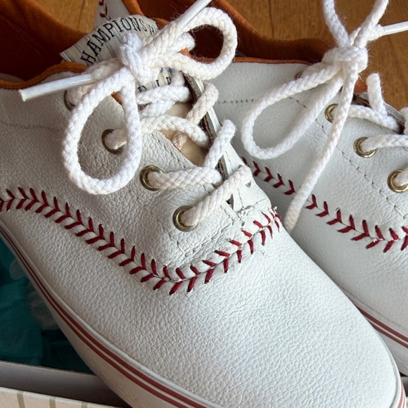 Keds Baseball White Sneakers with Red Stitching! Size 6 PERFECT for Baseball fan - Picture 4 of 8